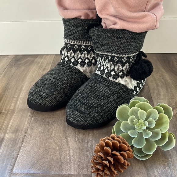 ARDENE knit grey bootie slipper - NEW - size 7/8 - Picture 2 of 5